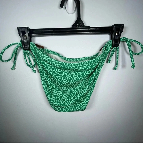 Victoria’s Secret Green Bikini Bottoms Size Small - Picture 8 of 8